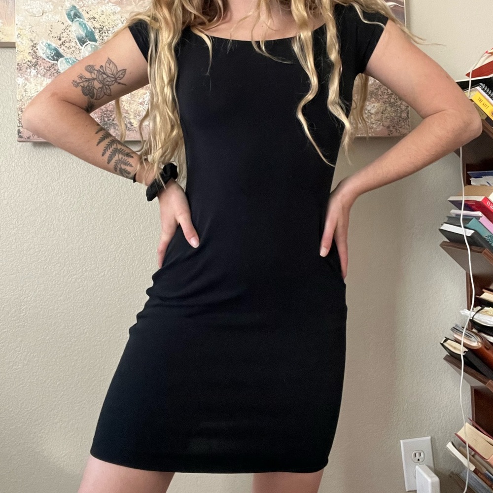 Perfect little black dress - Picture 5 of 6